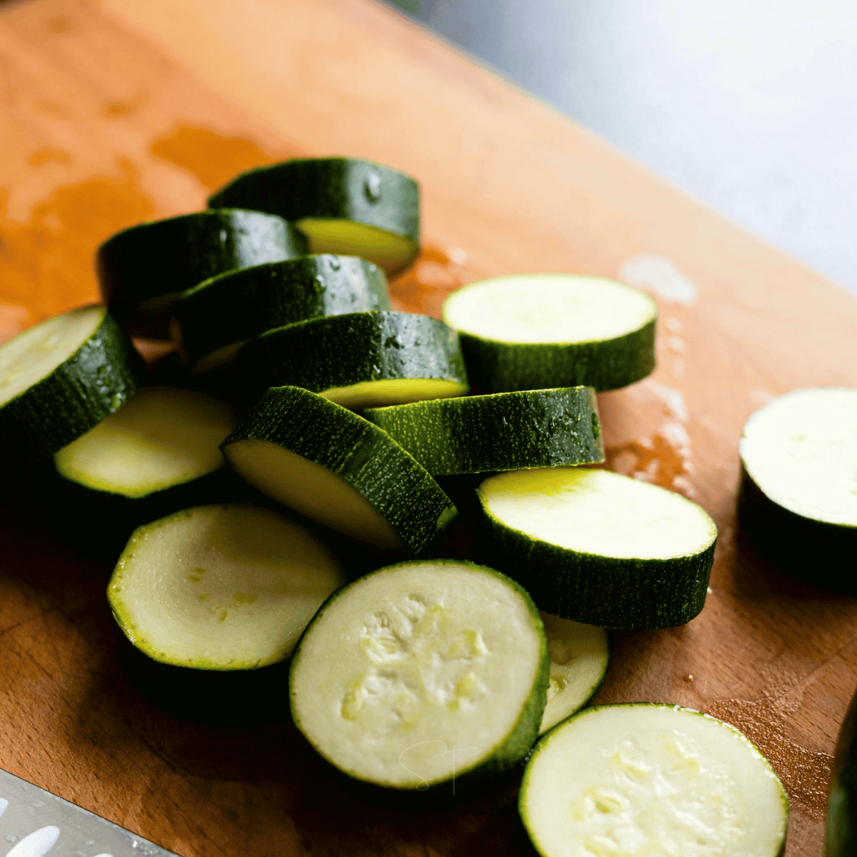 Dark Green Zucchini Summer Squash – 25 Seeds