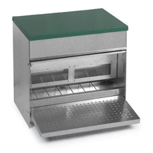 Heavy Duty Covered Treadle Feeder With Lid – 44 lb Capacity for Chickens & Ducks